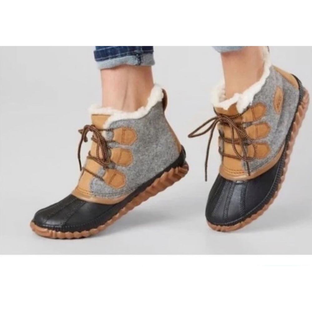 Sorel Out And about Waterproof Winter Duck Snow Boots Insulated Kids Sz 4 Navy